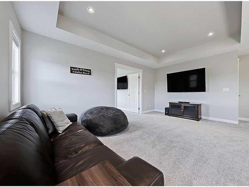 116 Cranarch Crescent Se, Calgary, AB - Indoor Photo Showing Living Room