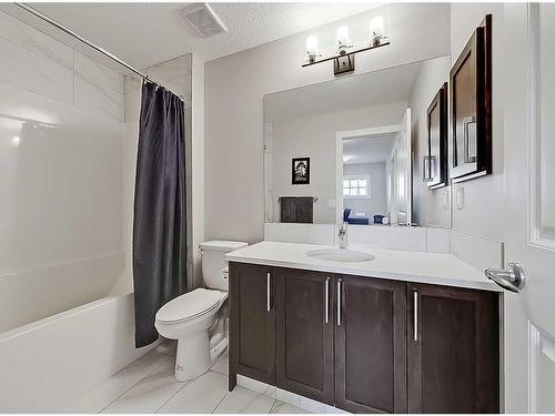 116 Cranarch Crescent Se, Calgary, AB - Indoor Photo Showing Bathroom