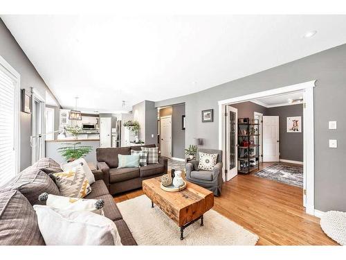 412 Christie Knoll Point Sw, Calgary, AB - Indoor Photo Showing Living Room