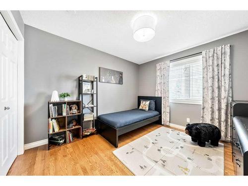 412 Christie Knoll Point Sw, Calgary, AB - Indoor Photo Showing Bedroom