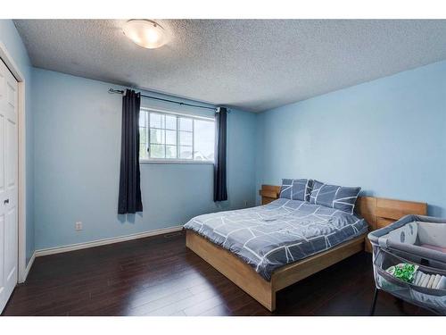 119 Erin Road Se, Calgary, AB - Indoor Photo Showing Bedroom