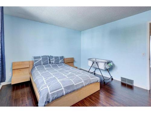 119 Erin Road Se, Calgary, AB - Indoor Photo Showing Bedroom