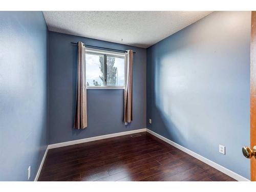 119 Erin Road Se, Calgary, AB - Indoor Photo Showing Other Room