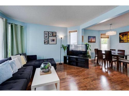 119 Erin Road Se, Calgary, AB - Indoor Photo Showing Living Room