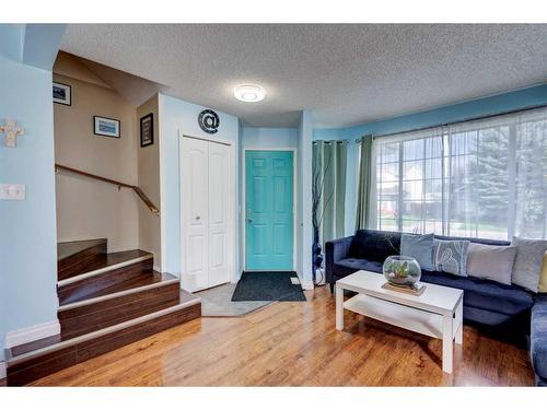 119 Erin Road Se, Calgary, AB - Indoor Photo Showing Living Room