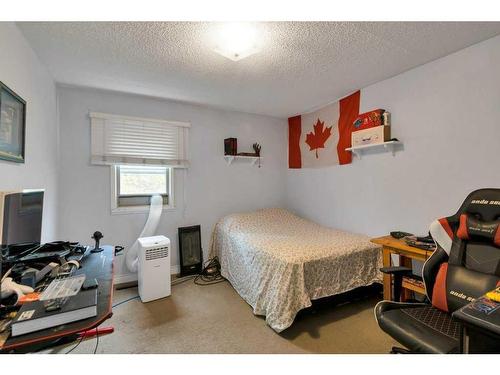 412 2 Avenue Ne, Airdrie, AB - Indoor Photo Showing Bedroom