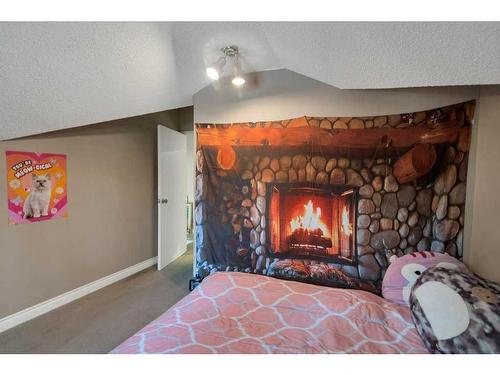 412 2 Avenue Ne, Airdrie, AB - Indoor With Fireplace