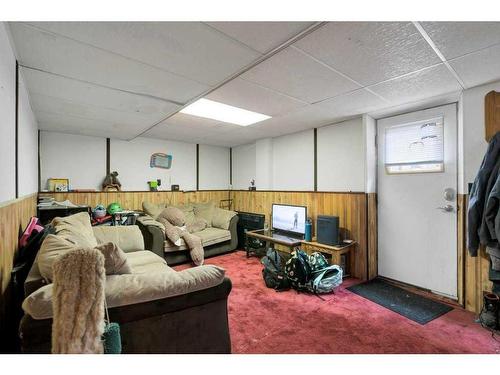 412 2 Avenue Ne, Airdrie, AB - Indoor Photo Showing Other Room