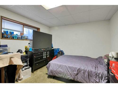 412 2 Avenue Ne, Airdrie, AB - Indoor Photo Showing Bedroom