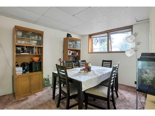 412 2 Avenue Ne, Airdrie, AB - Indoor Photo Showing Dining Room