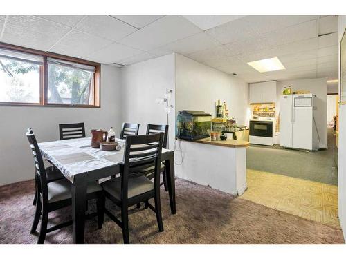 412 2 Avenue Ne, Airdrie, AB - Indoor Photo Showing Dining Room