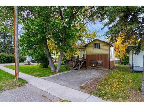 412 2 Avenue Ne, Airdrie, AB - Outdoor