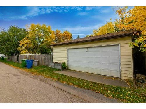 412 2 Avenue Ne, Airdrie, AB - Outdoor