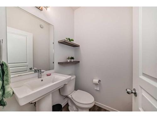 216 Masters Crescent Se, Calgary, AB - Indoor Photo Showing Bathroom