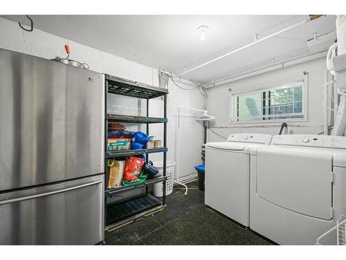 712-3130 66 Avenue Sw, Calgary, AB - Indoor Photo Showing Laundry Room