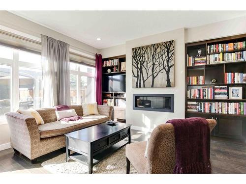 1431B 39 Street Sw, Calgary, AB - Indoor Photo Showing Living Room With Fireplace