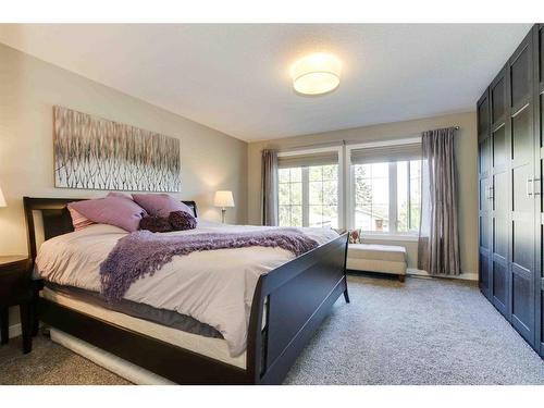 1431B 39 Street Sw, Calgary, AB - Indoor Photo Showing Bedroom