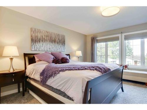 1431B 39 Street Sw, Calgary, AB - Indoor Photo Showing Bedroom