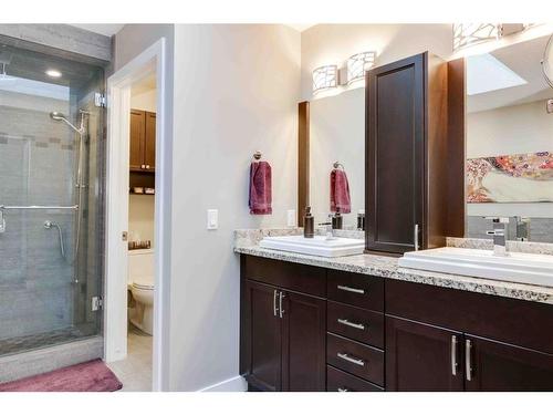 1431B 39 Street Sw, Calgary, AB - Indoor Photo Showing Bathroom