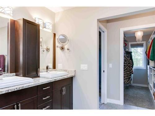 1431B 39 Street Sw, Calgary, AB - Indoor Photo Showing Bathroom