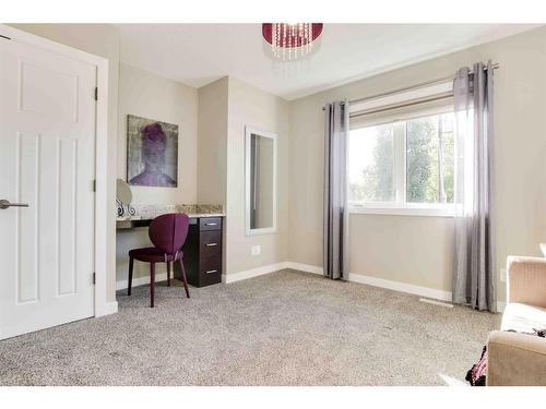 1431B 39 Street Sw, Calgary, AB - Indoor Photo Showing Bedroom