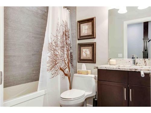 1431B 39 Street Sw, Calgary, AB - Indoor Photo Showing Bathroom