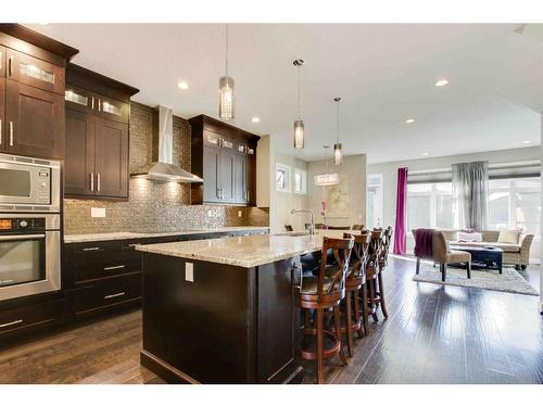 1431B 39 Street Sw, Calgary, AB - Indoor Photo Showing Kitchen With Upgraded Kitchen