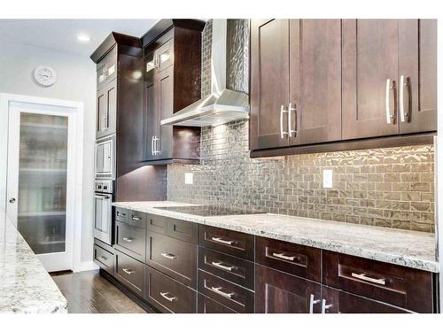 1431B 39 Street Sw, Calgary, AB - Indoor Photo Showing Kitchen With Upgraded Kitchen