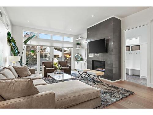 1922 46 Avenue Sw, Calgary, AB - Indoor Photo Showing Living Room With Fireplace