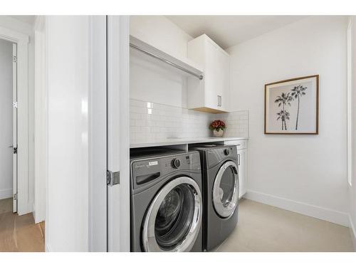 1922 46 Avenue Sw, Calgary, AB - Indoor Photo Showing Laundry Room