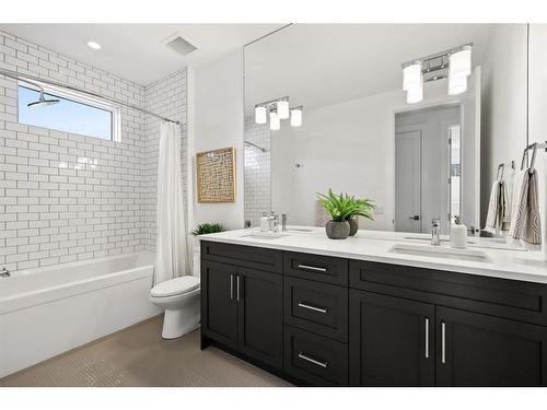 1922 46 Avenue Sw, Calgary, AB - Indoor Photo Showing Bathroom