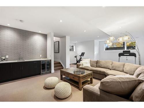 1922 46 Avenue Sw, Calgary, AB - Indoor Photo Showing Living Room