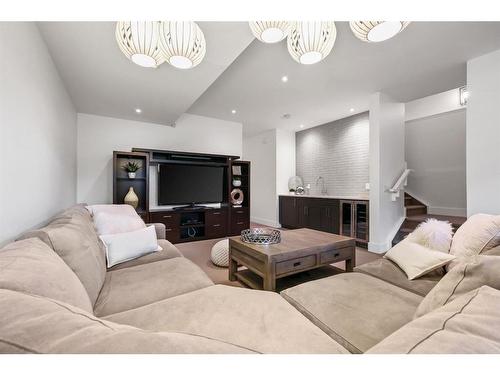 1922 46 Avenue Sw, Calgary, AB - Indoor Photo Showing Living Room