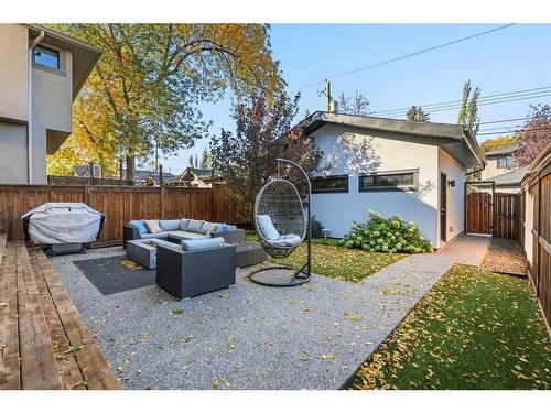 1922 46 Avenue Sw, Calgary, AB - Outdoor