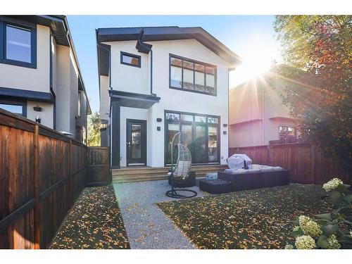 1922 46 Avenue Sw, Calgary, AB - Outdoor