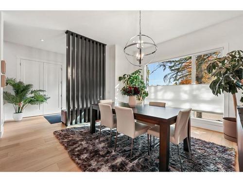 1922 46 Avenue Sw, Calgary, AB - Indoor Photo Showing Dining Room