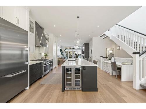 1922 46 Avenue Sw, Calgary, AB - Indoor Photo Showing Kitchen With Upgraded Kitchen