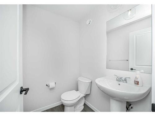 954 Bayview Rise Sw, Airdrie, AB - Indoor Photo Showing Bathroom