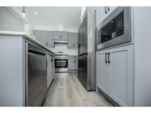 954 Bayview Rise Sw, Airdrie, AB - Indoor Photo Showing Kitchen