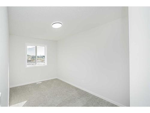 954 Bayview Rise Sw, Airdrie, AB - Indoor Photo Showing Other Room