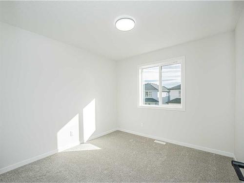 954 Bayview Rise Sw, Airdrie, AB - Indoor Photo Showing Other Room