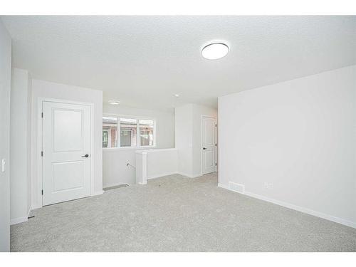 954 Bayview Rise Sw, Airdrie, AB - Indoor Photo Showing Other Room