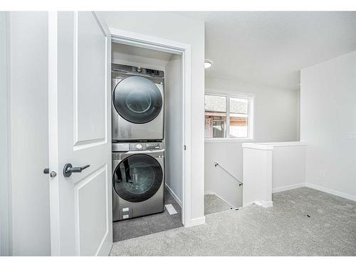 954 Bayview Rise Sw, Airdrie, AB - Indoor Photo Showing Laundry Room