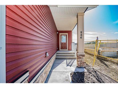 954 Bayview Rise Sw, Airdrie, AB - Outdoor With Exterior