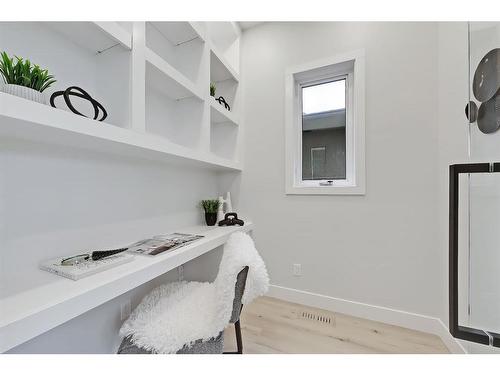 916 42 Street Sw, Calgary, AB - Indoor