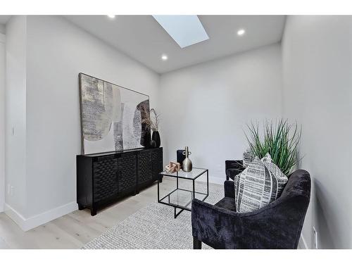 916 42 Street Sw, Calgary, AB - Indoor Photo Showing Other Room