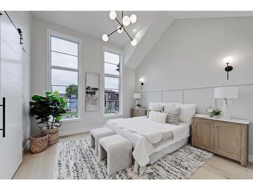 916 42 Street Sw, Calgary, AB - Indoor Photo Showing Bedroom