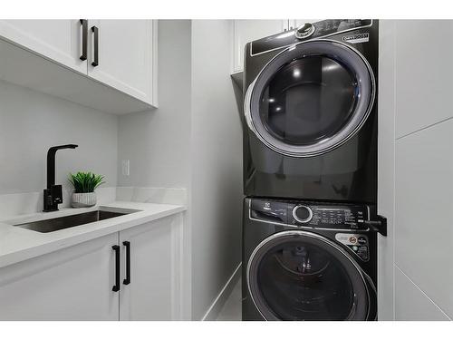 916 42 Street Sw, Calgary, AB - Indoor Photo Showing Laundry Room