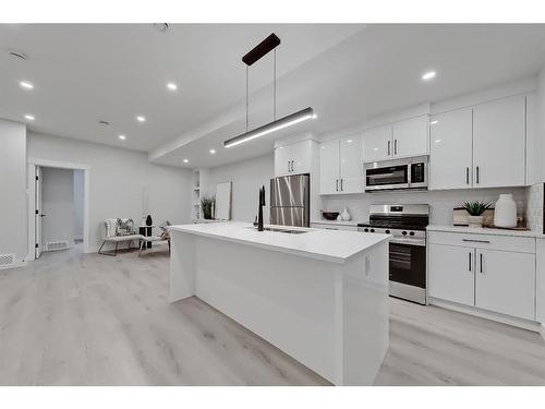 916 42 Street Sw, Calgary, AB - Indoor Photo Showing Kitchen With Upgraded Kitchen