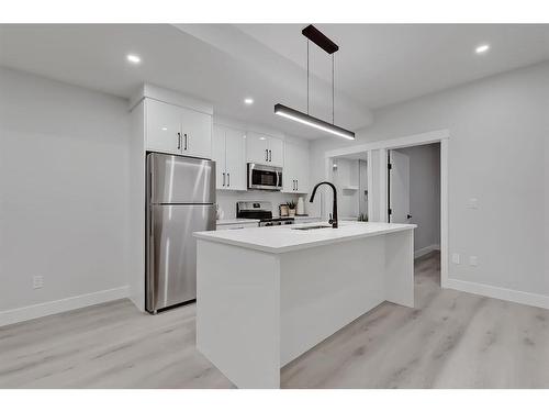 916 42 Street Sw, Calgary, AB - Indoor Photo Showing Kitchen With Upgraded Kitchen